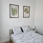 Bonito Y Luminoso Piso Bien Comunicado