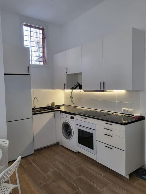 Bonito Y Luminoso Piso Bien Comunicado Apartamento *