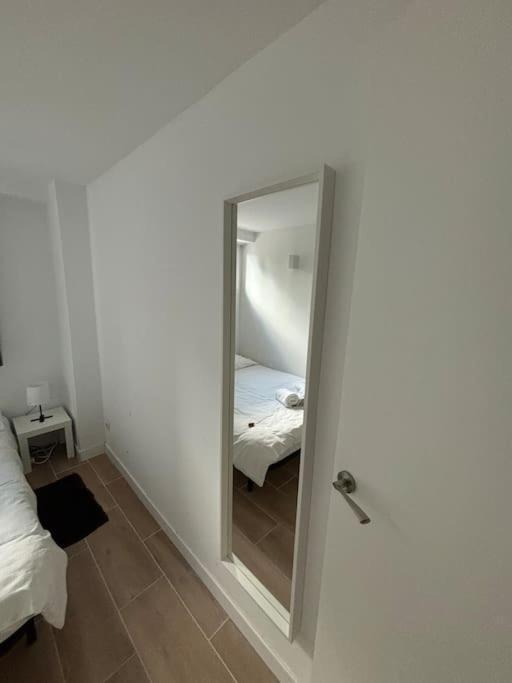 Bonito Y Luminoso Piso Bien Comunicado Apartamento *